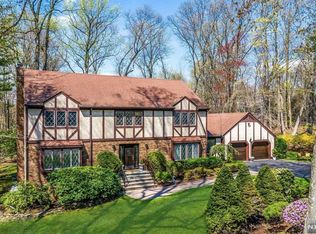 33 Hickory Hl, Montvale, NJ 07645