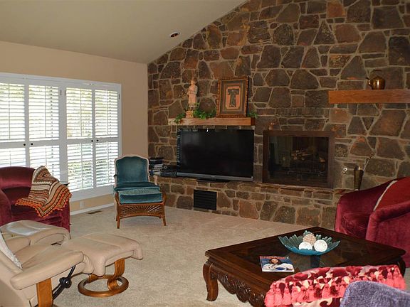 3rd image of 5112 W Woodland Dr