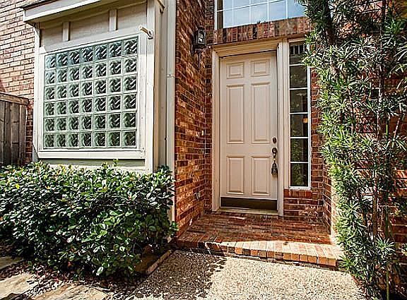 2nd image of 8116 Cherry Laurel Ln