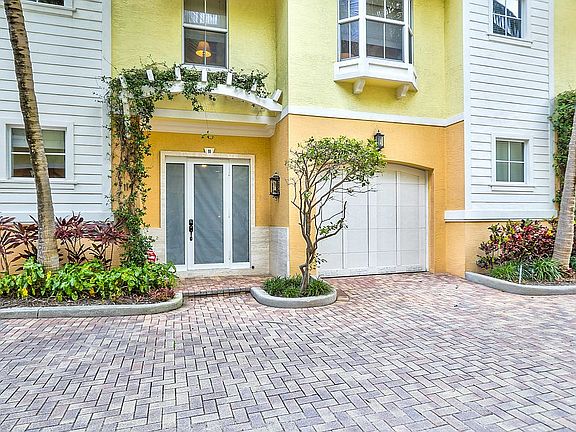 3rd image of 4332 Sea Grape Dr APT 11