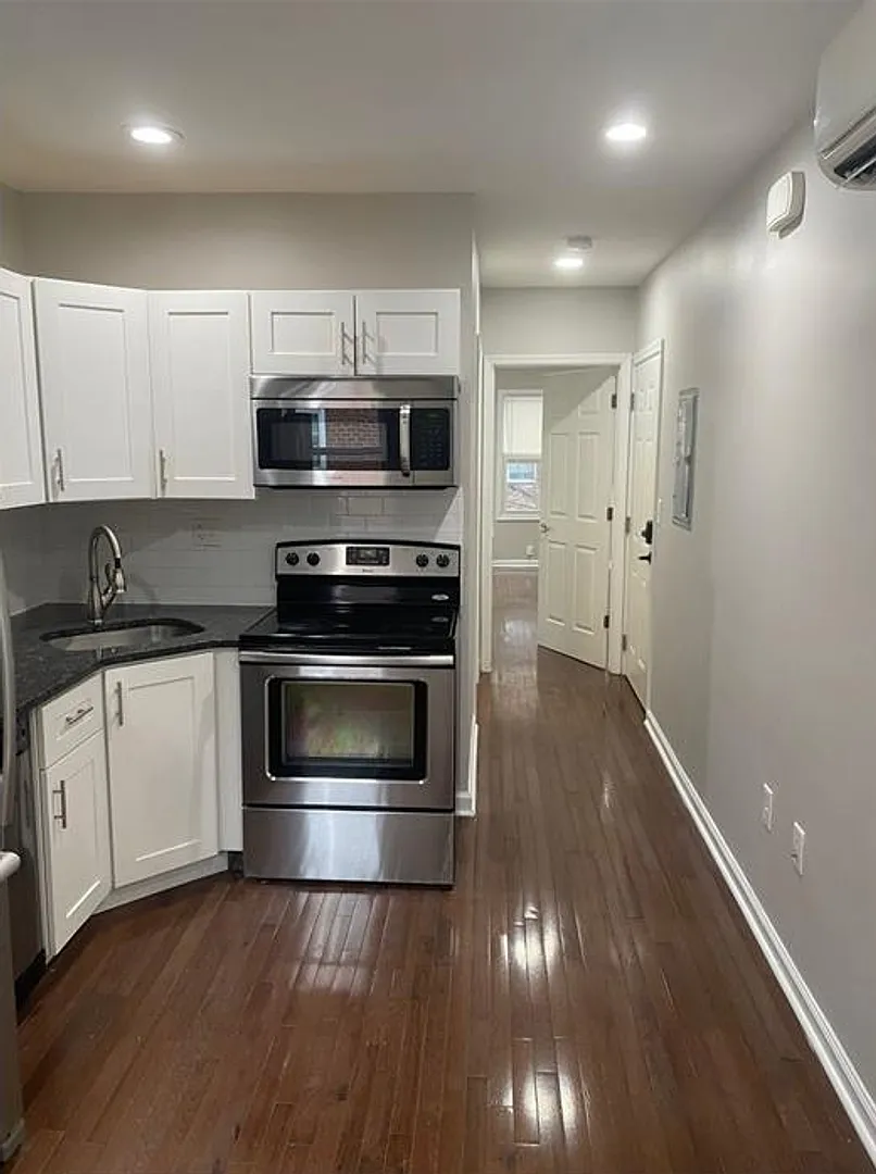 1435 Cambridge St, — Photo 1