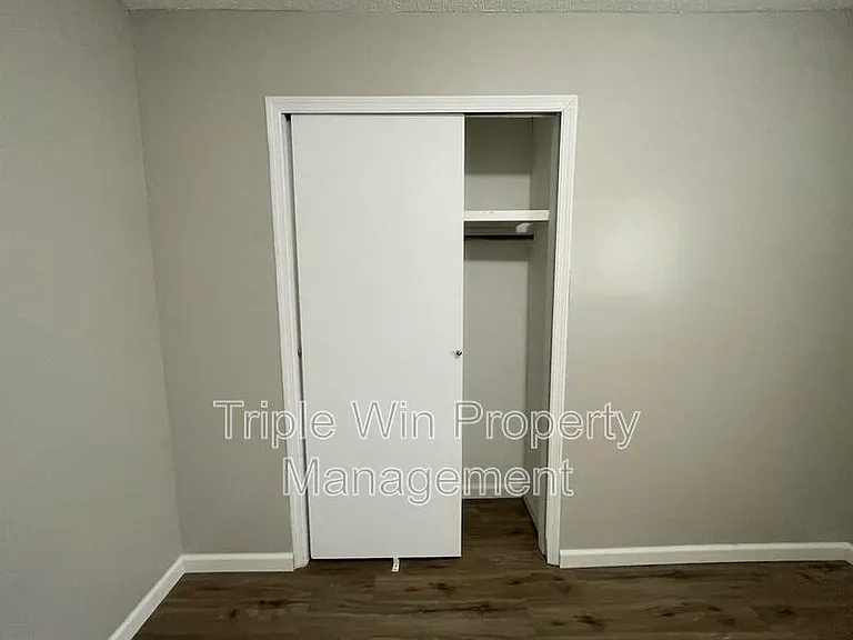 3125 Saint Catherine St — Photo 24