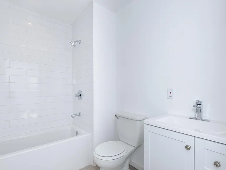 1555 S Bundy Dr #202 — Photo 15