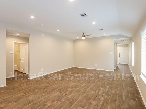3rd image of Dnu9944 Glen Brook Ln #E57fx1