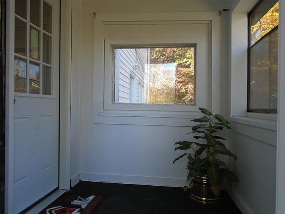4th image of 108 Woodside Ave