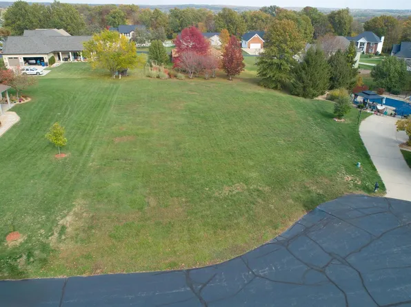 10 Woods Fort Ct, Troy, MO 63379