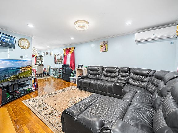 3rd image of 12038 Inwood St