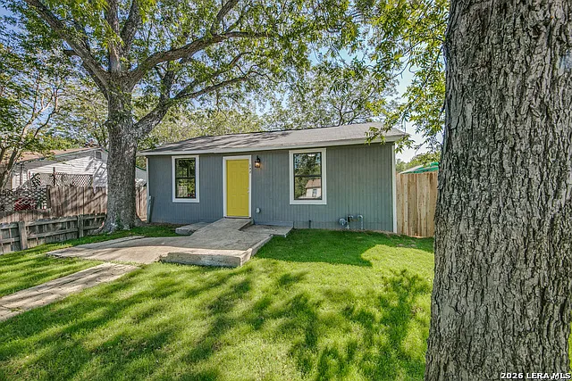 4 bed, 2.0 bath, 1276 sqft, $1,750 — Photo 3