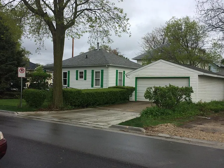 2103 Olive St — Photo 1