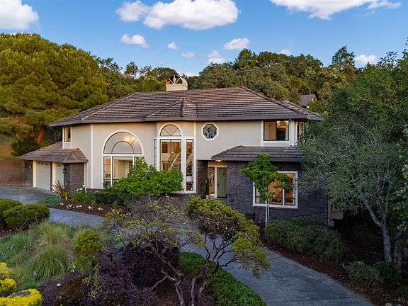 3rd image of 4715 Muirfield Court