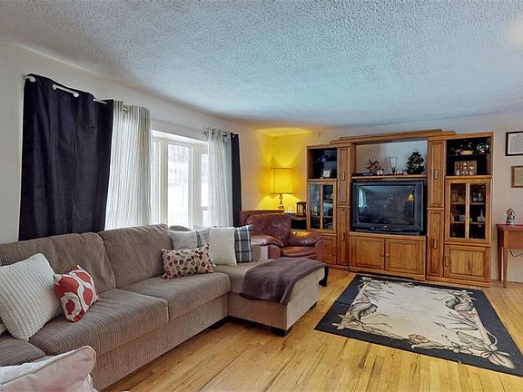 5th image of 1811 Laurel Dr