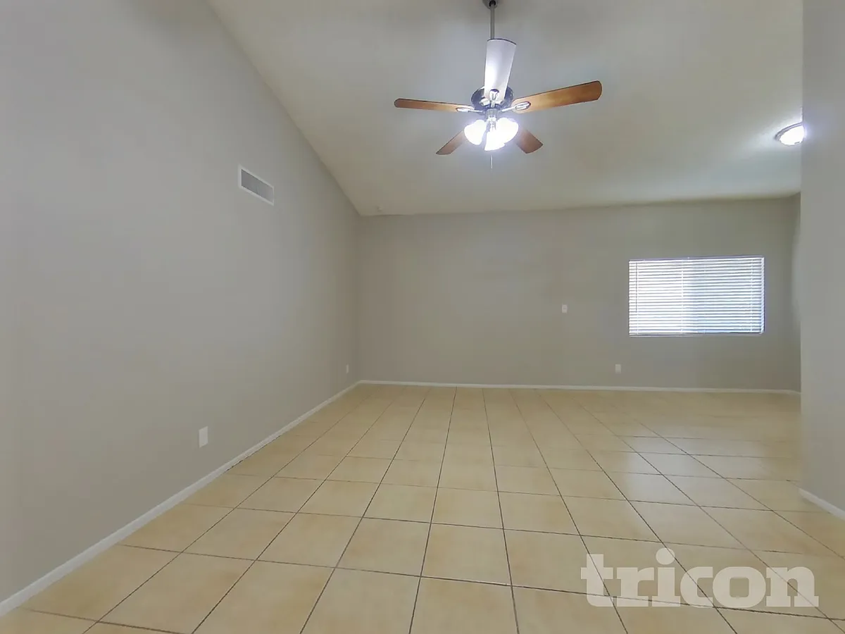 Building Photo - 4055 W Desert Cove Ave