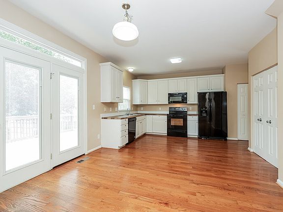 5th image of 2641 Churchill Dr