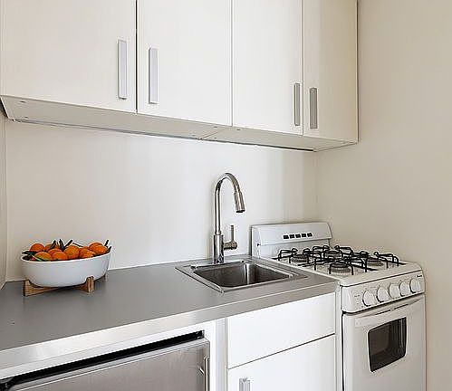 5th image of 81 Irving Pl APT 8C