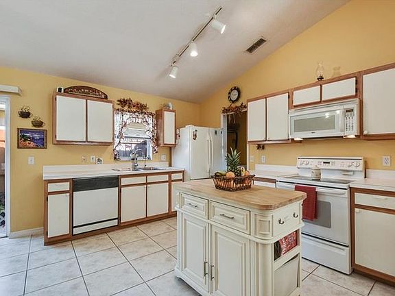 5th image of 9616 Lupine Ave