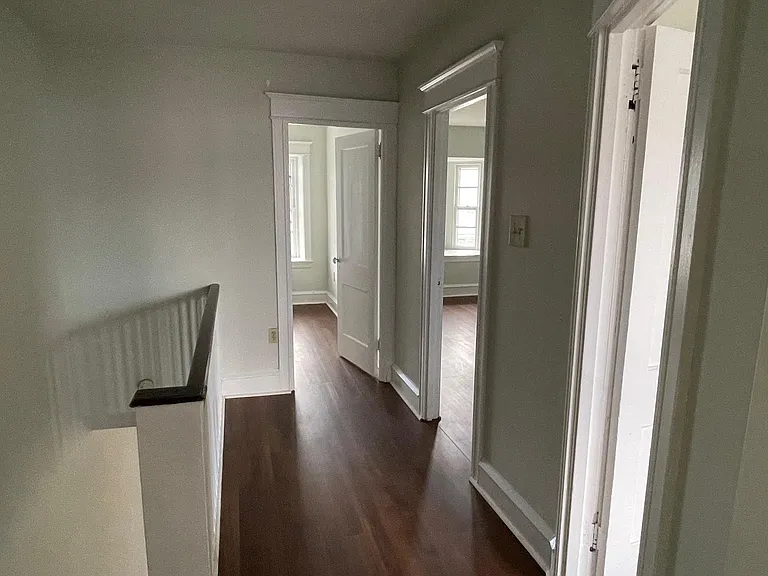 Second floor, foyer