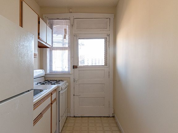 2nd image of 620.5 W Barry Ave #3N