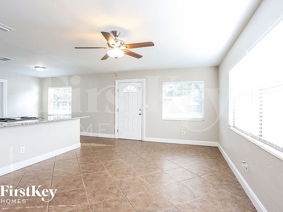 3rd image of 809 60th Ave NE
