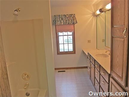 Master bath has a Jacuzzi bathtub.
