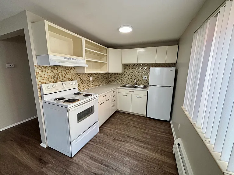 2737 W 23rd Ave — Photo 2