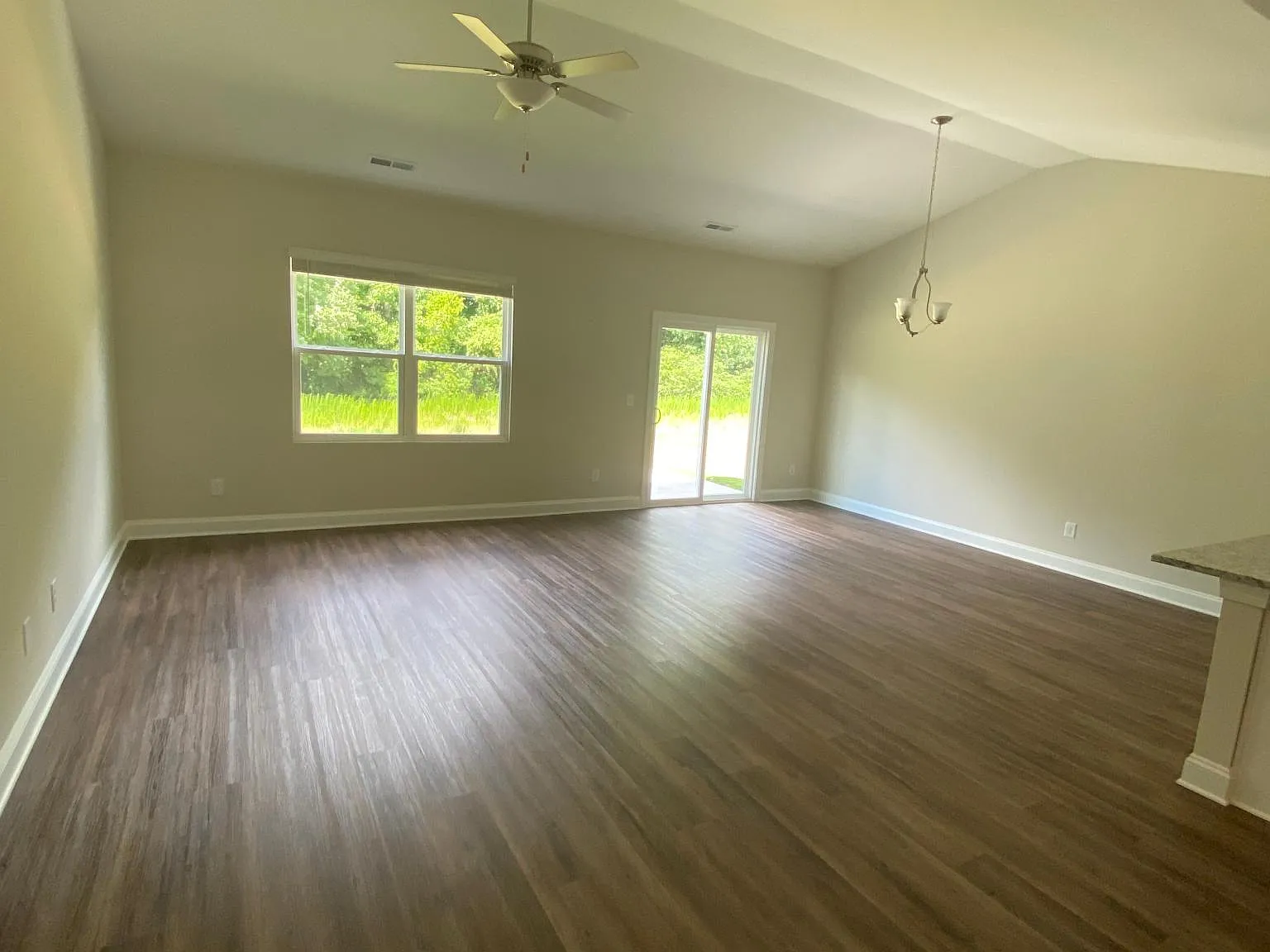 4 bed, 1587 sqft, $1,999 — Photo 4