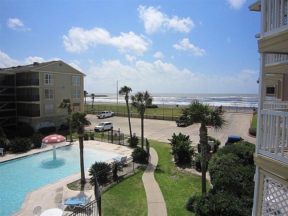 RELAX ON YOUR BALCONY AS YOU LISTEN TO THE WAVES ROLL IN - THIS IS ONE OF THE BEST OCEAN VIEWS!