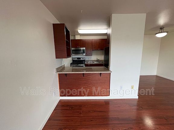4th image of 1819 NW Central Pl #2406