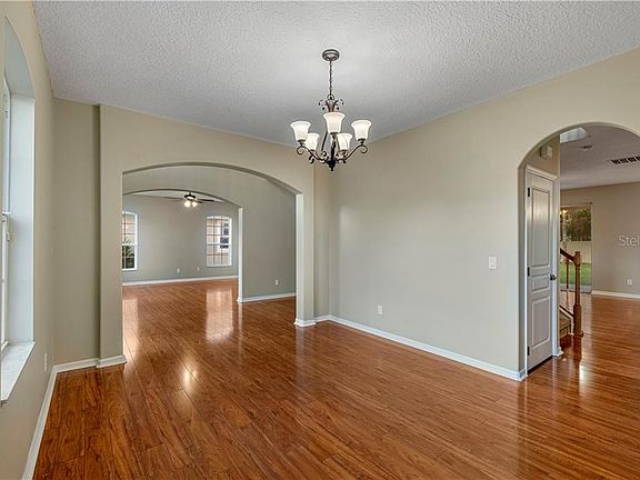 5th image of 5037 Coveview Dr