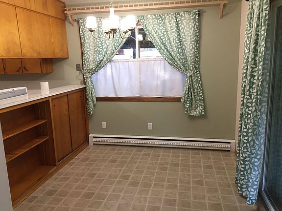 Dining room.