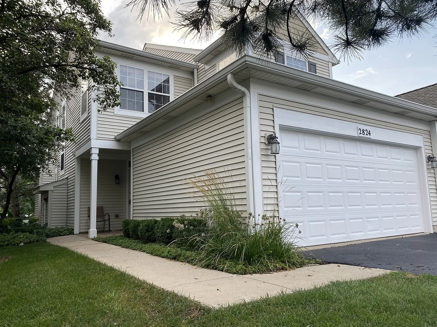 3 bed, 2.5 bath, 1396 sqft, $2,700 — Photo 2