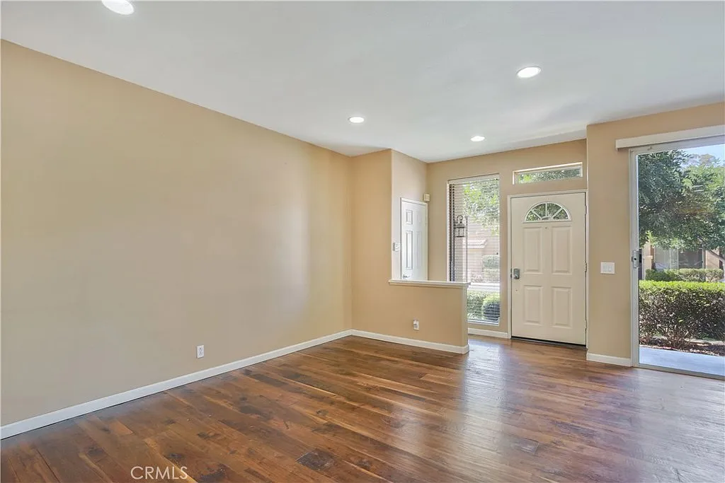 2 bed, 2.5 bath, 1205 sqft, $3,500 — Photo 3