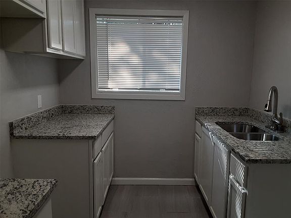 5th image of 4318 Hensley Ct #2