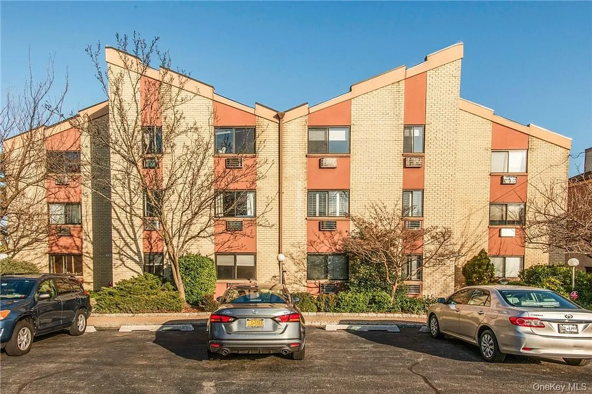 Building Photo - 1494 Shore Dr #7F