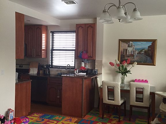 2nd image of 6924 223rd St