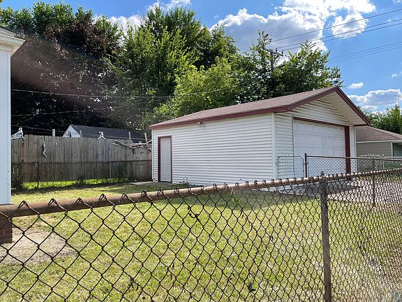 3rd image of 7843 Penrod Ave