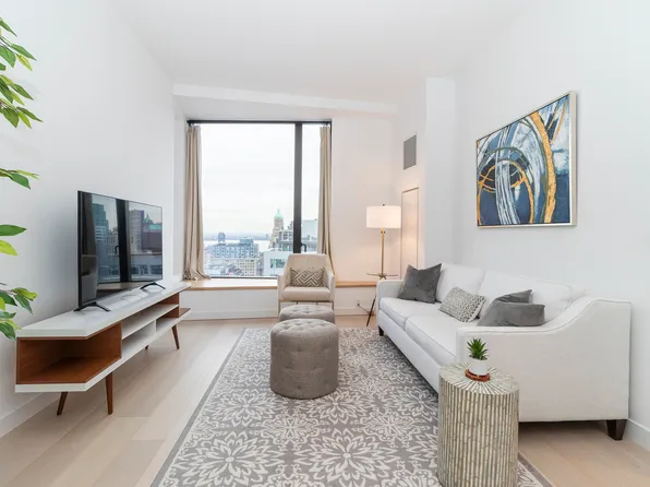 11 Hoyt Street image 1 of 27