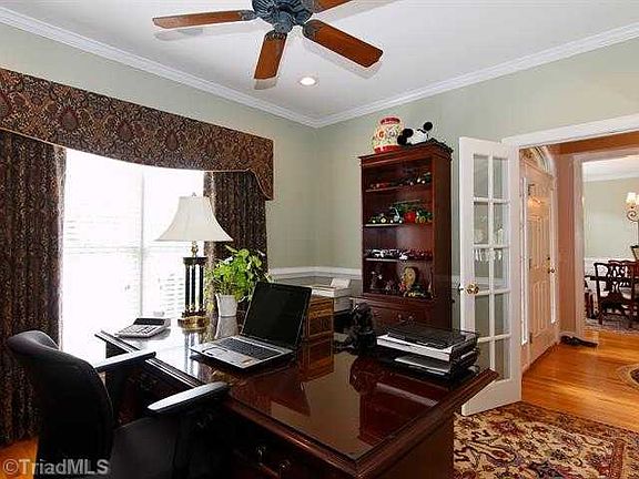 4th image of 203 Emerson Dr