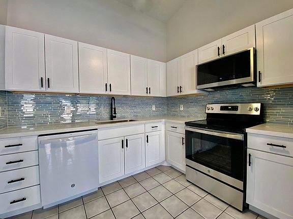 2nd image of 108 Sherwood Circle #3a