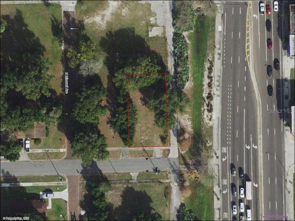 2nd image of 115 W Myrtle St #5