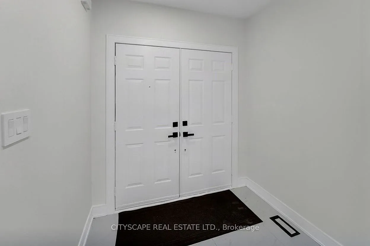 4 bed, $4,000 — Photo 2