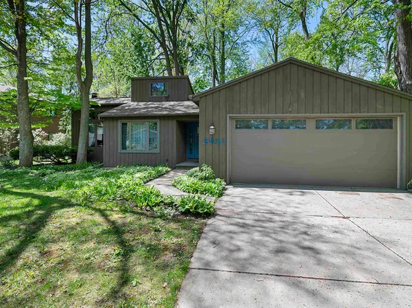 2921 S Dellwood St, Appleton, WI 54915