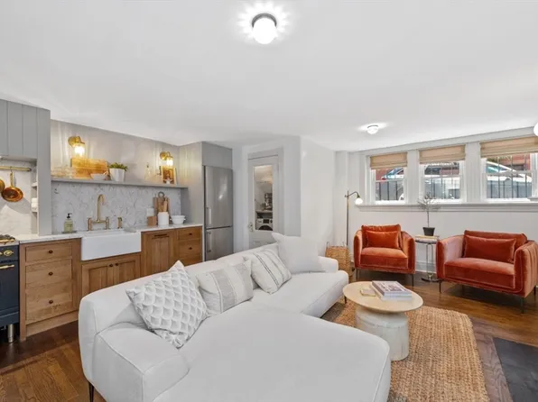 93 Pinckney St APT 1, Boston, MA 02114