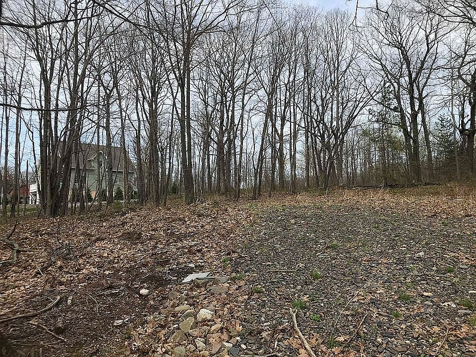 1st image of 16 E Shore Dr