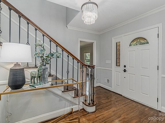 3rd image of 3910 Windwood Cir