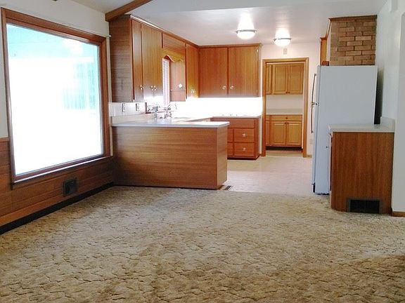 3rd image of 504 Chamberlain Dr