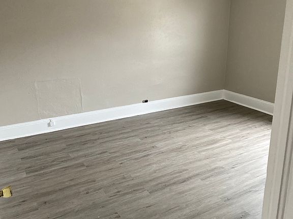 3rd image of 1103 Bryn Mawr St #1/2