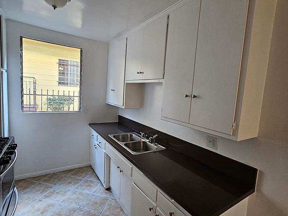 2nd image of 1131 N Beachwood Dr APT 1