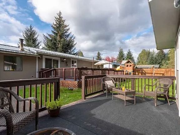 Deck on outbuilding 