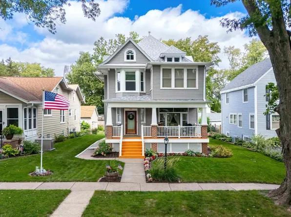 220 E Dover Ct, Davenport, IA 52803