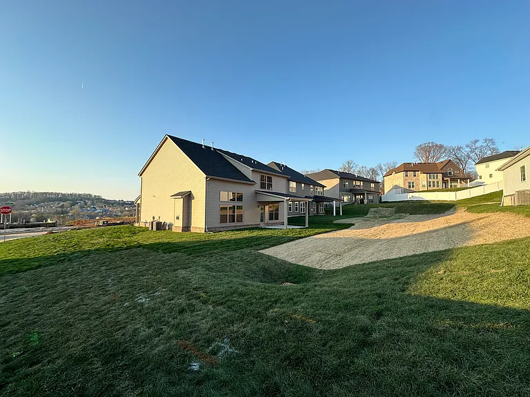9538 Snowy Cliff Ln — Photo 30